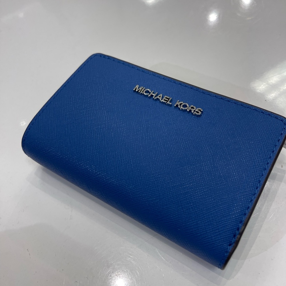 MICHAEL KORS Medium Saffiano Leather Bifold Wallet
Galaxy Blue 
NWT - Picture 10 of 16